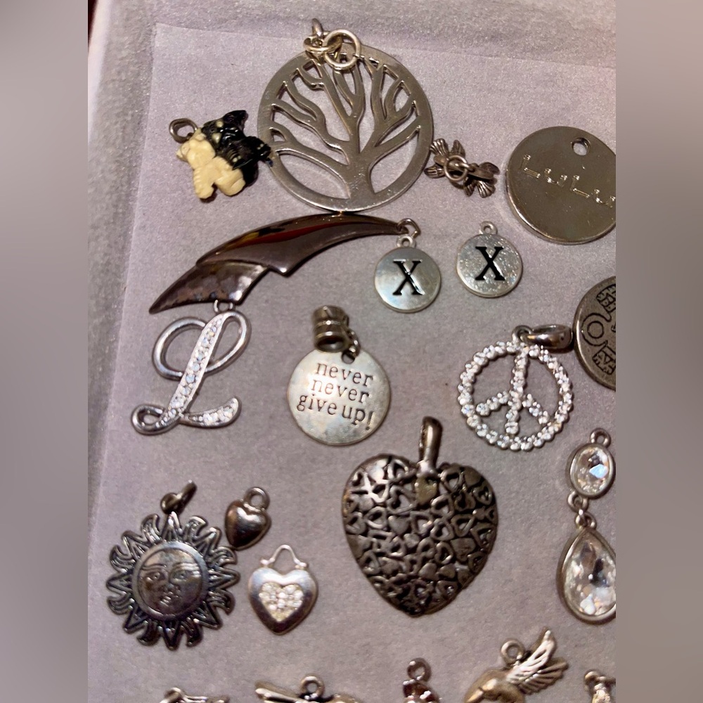 Bundle of 34 Silver Tone Charms. - Picture 7 of 9